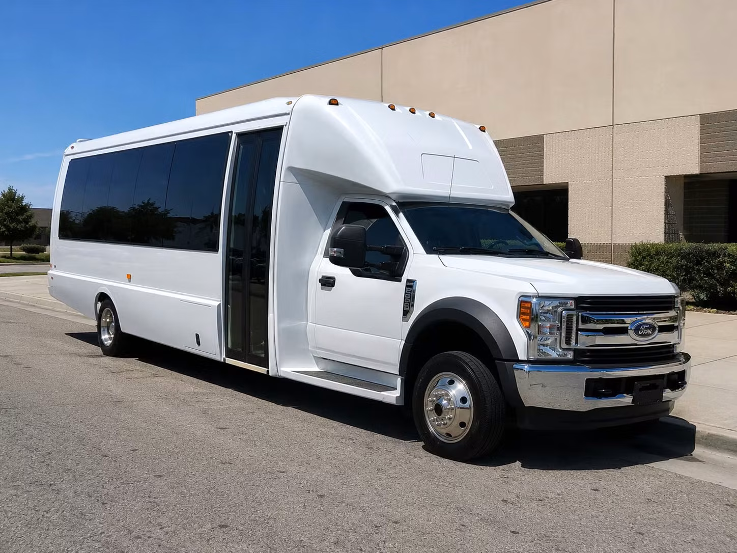 denton 18 passenger minibus rental